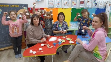 «Творческая мастерская» вместе с мамами, группа «Ромашка». «Творческая мастерская» вместе с мамами, группа «Ромашка».